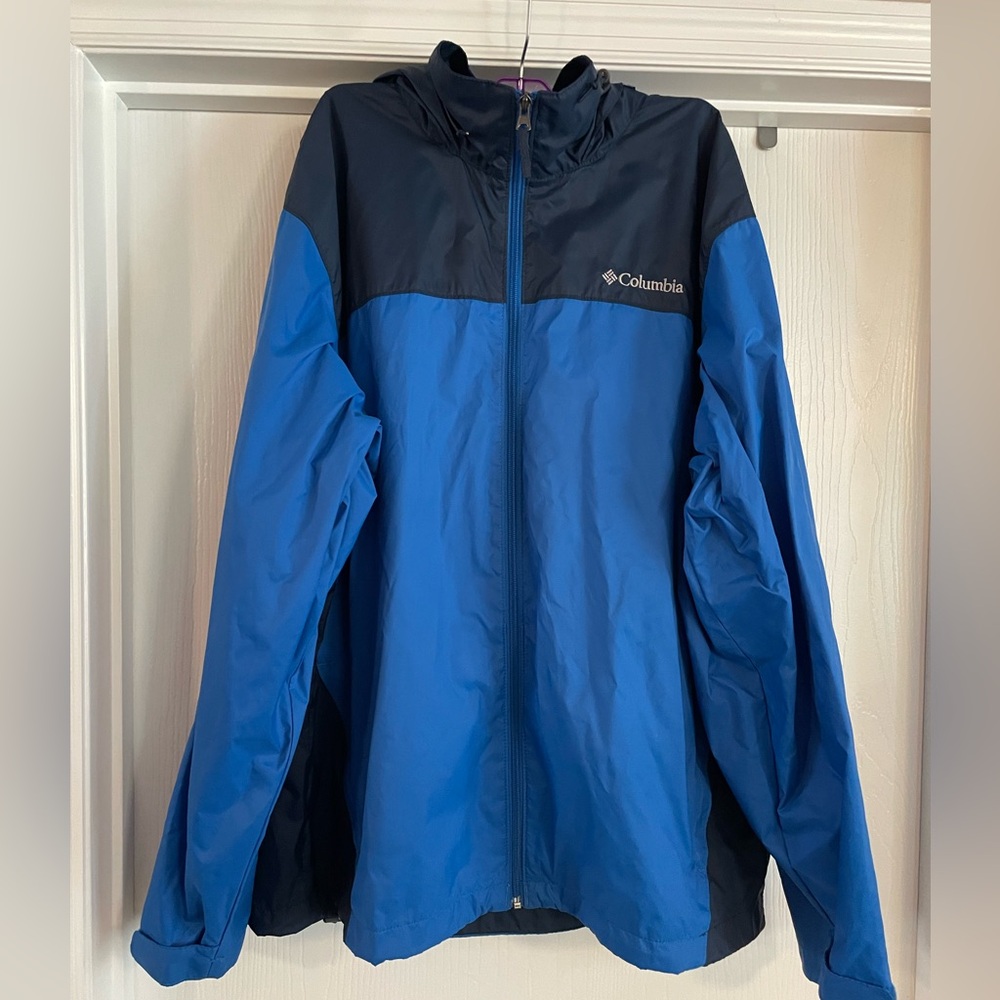 Columbia Men's Two-Tone Blue Raincoat